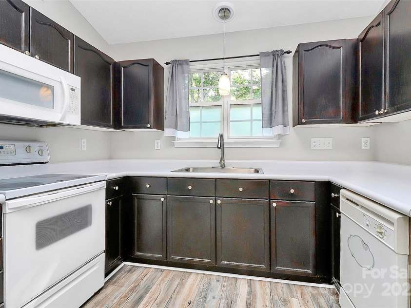 1922 Decatur Court, Charlotte, NC 28213.  MLS# CAR4267117, YatesRealty ID 18344. 