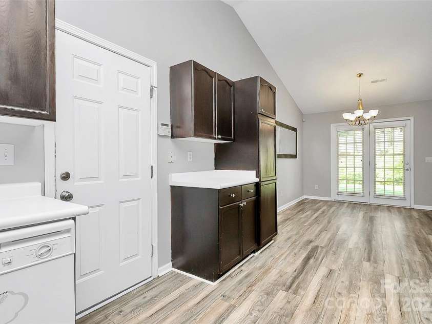 1922 Decatur Court, Charlotte, NC 28213.  MLS# CAR4267117, YatesRealty ID 18344. 