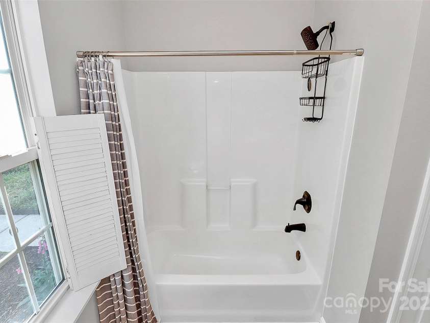 1922 Decatur Court, Charlotte, NC 28213.  MLS# CAR4267117, YatesRealty ID 18344. 