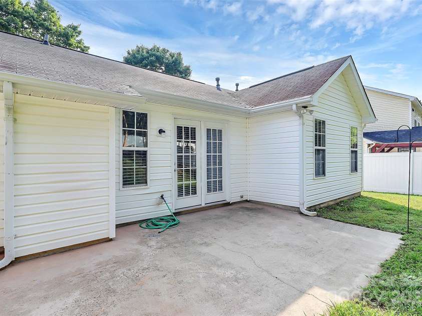 1922 Decatur Court, Charlotte, NC 28213.  MLS# CAR4267117, YatesRealty ID 18344. 