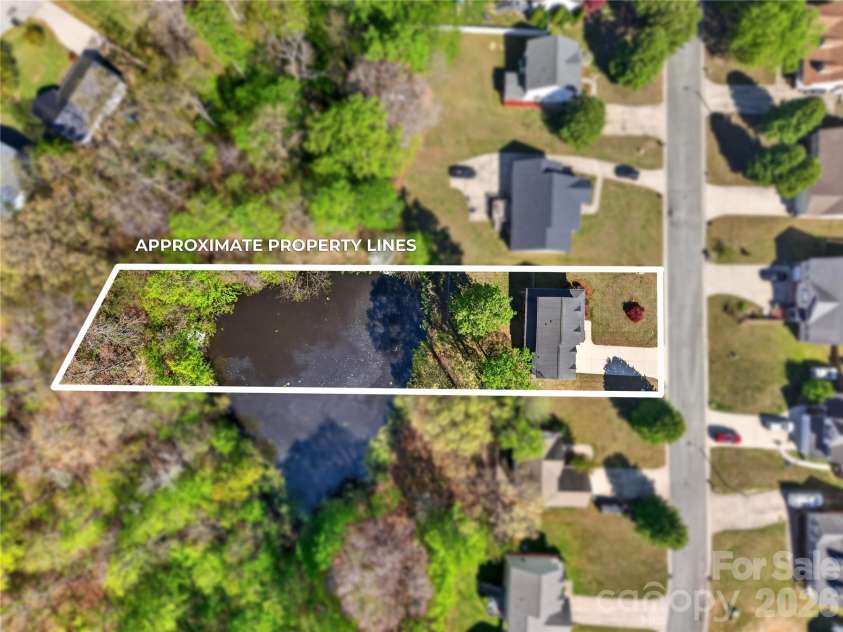 7 Collin Lane, Thomasville, NC 27360.  MLS# CAR4369183, YatesRealty ID 18344. Approx property line 