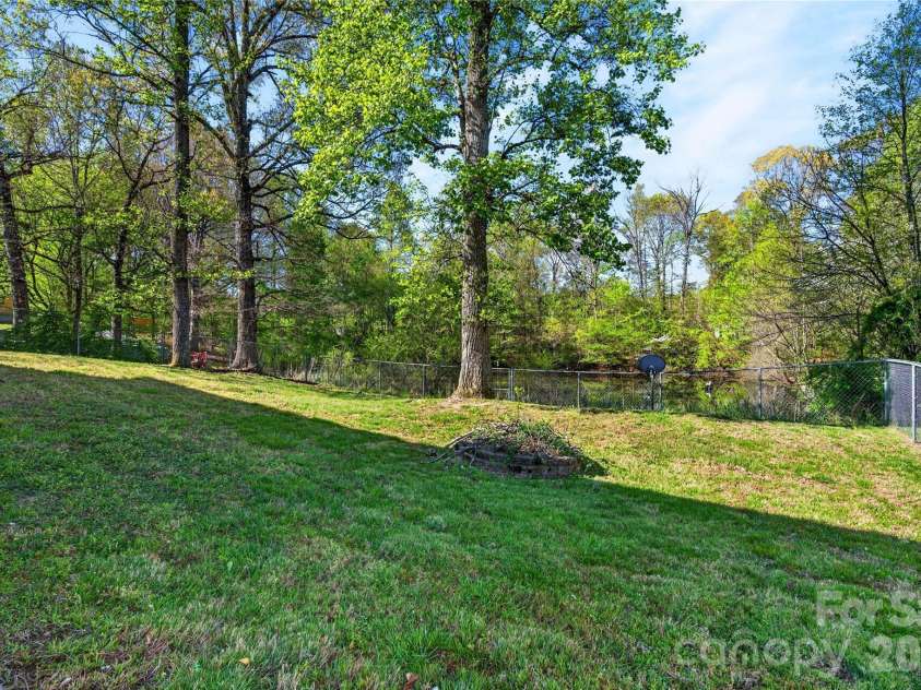 7 Collin Lane, Thomasville, NC 27360.  MLS# CAR4369183, YatesRealty ID 18344. Fenced in backyard 
