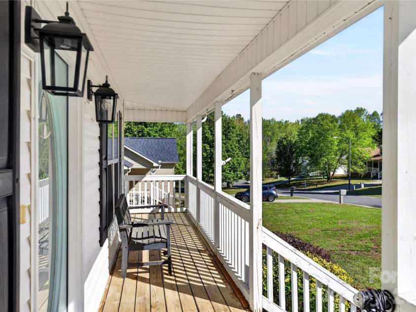 7 Collin Lane, Thomasville, NC 27360.  MLS# CAR4369183, YatesRealty ID 18344. Front porch.