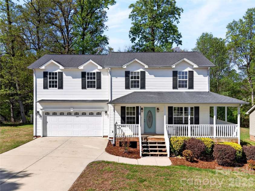 7 Collin Lane, Thomasville, NC 27360.  MLS# CAR4369183, YatesRealty ID 18344. Front view