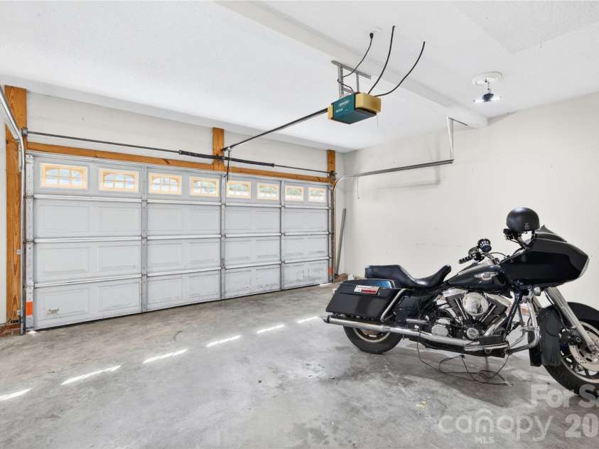 7 Collin Lane, Thomasville, NC 27360.  MLS# CAR4369183, YatesRealty ID 18344. Garage