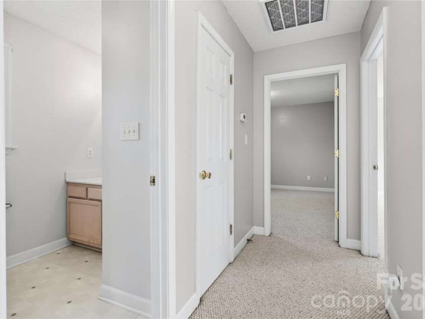 7 Collin Lane, Thomasville, NC 27360.  MLS# CAR4369183, YatesRealty ID 18344. Hallway