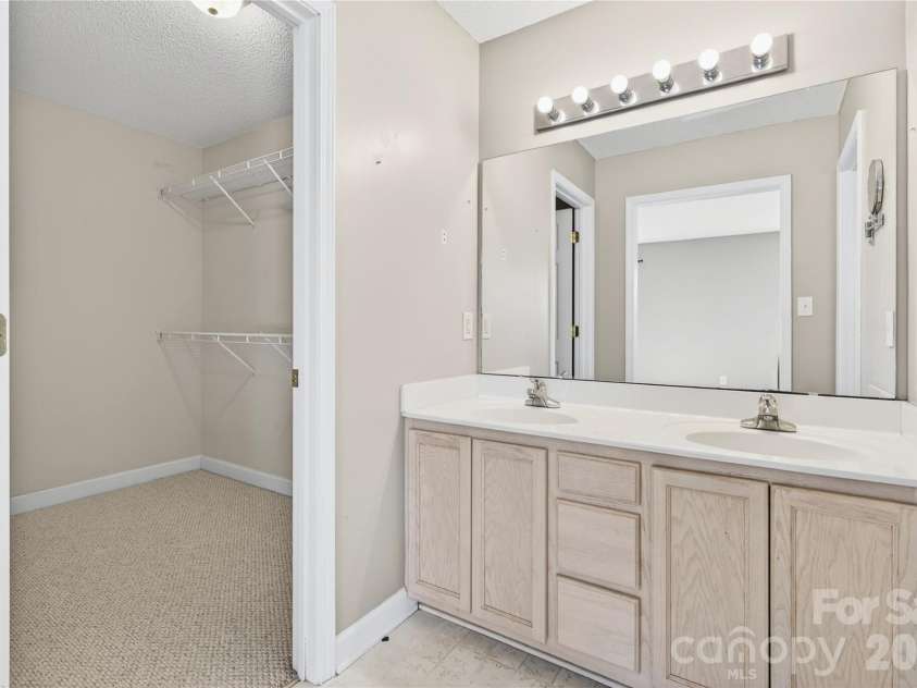 7 Collin Lane, Thomasville, NC 27360.  MLS# CAR4369183, YatesRealty ID 18344. Primary ensuite bathroom