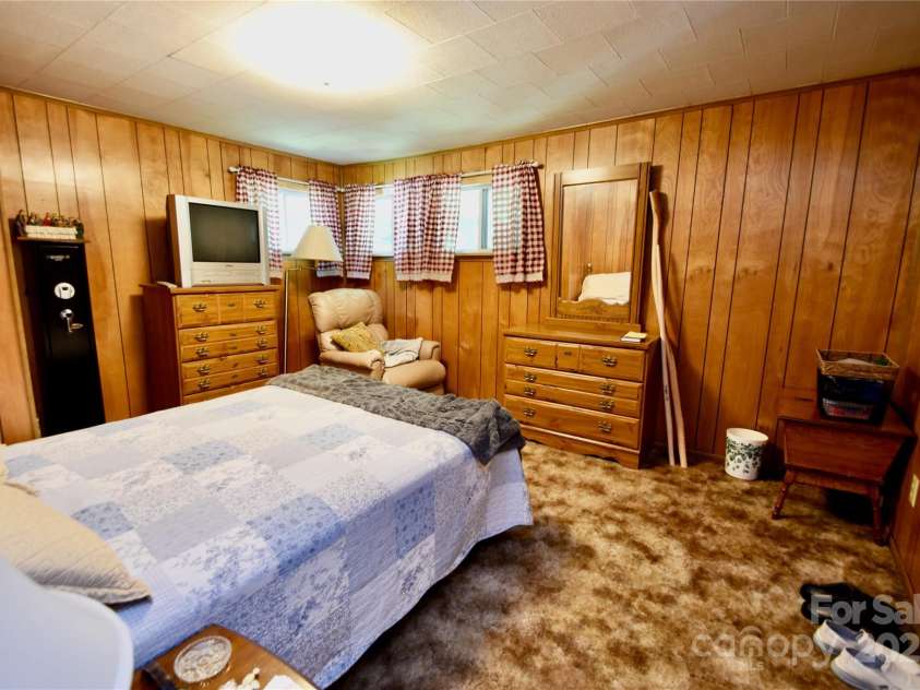 105 Venus Avenue, Gastonia, NC 28052.  MLS# CAR4263522, YatesRealty ID 18345. 