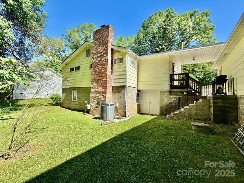 105 Venus Avenue, Gastonia, NC 28052.  MLS# CAR4263522, YatesRealty ID 18345. 