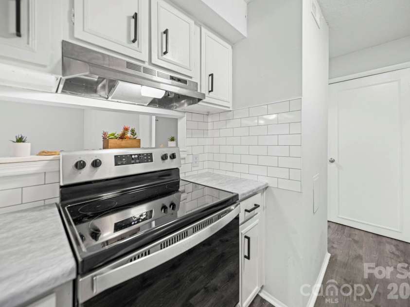 5026 Sardis Road, Charlotte, NC 28270.  MLS# CAR4367140, YatesRealty ID 18345. 