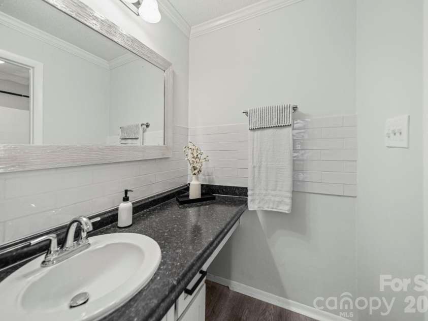 5026 Sardis Road, Charlotte, NC 28270.  MLS# CAR4367140, YatesRealty ID 18345. 