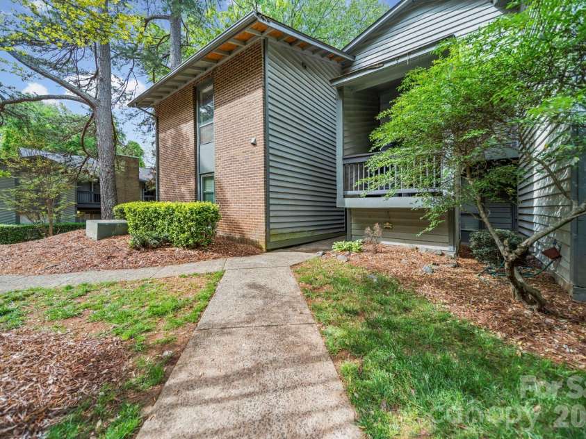 5026 Sardis Road, Charlotte, NC 28270.  MLS# CAR4367140, YatesRealty ID 18345. 