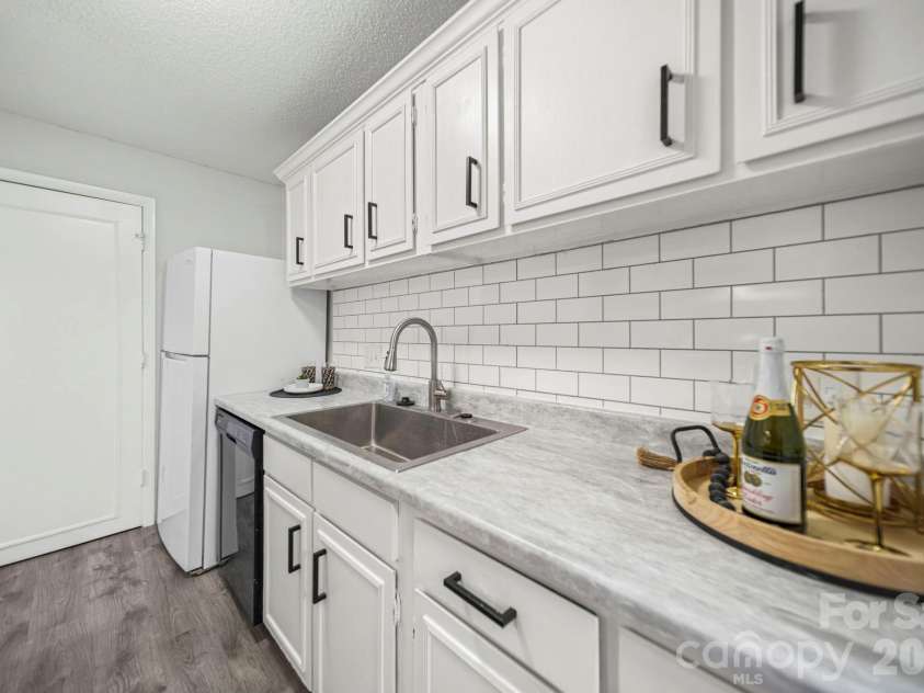 5026 Sardis Road, Charlotte, NC 28270.  MLS# CAR4367140, YatesRealty ID 18345. Virtually staged