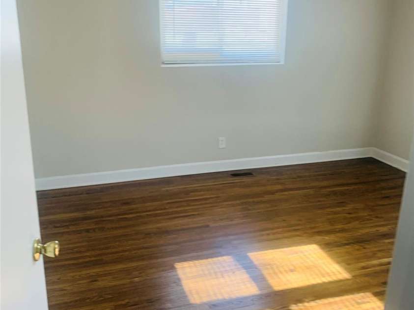 1211 Campus Street, Charlotte, NC 28216.  MLS# CAR4268687, YatesRealty ID 18348. 
