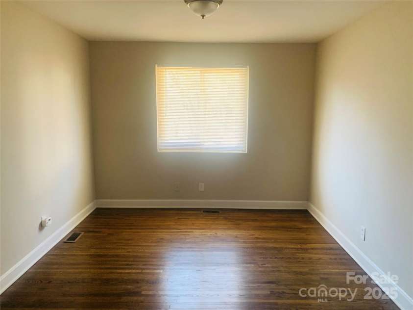 1211 Campus Street, Charlotte, NC 28216.  MLS# CAR4268687, YatesRealty ID 18348. 