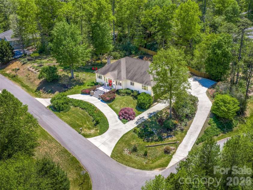 16 Chickadee Lane, Fairview, NC 28730.  MLS# CAR4375126, YatesRealty ID 18349. 