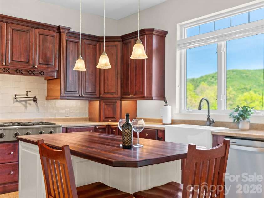 16 Chickadee Lane, Fairview, NC 28730.  MLS# CAR4375126, YatesRealty ID 18349. 