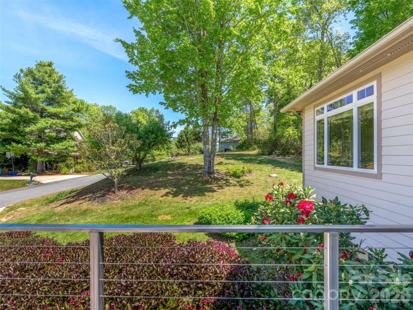 16 Chickadee Lane, Fairview, NC 28730.  MLS# CAR4375126, YatesRealty ID 18349. 