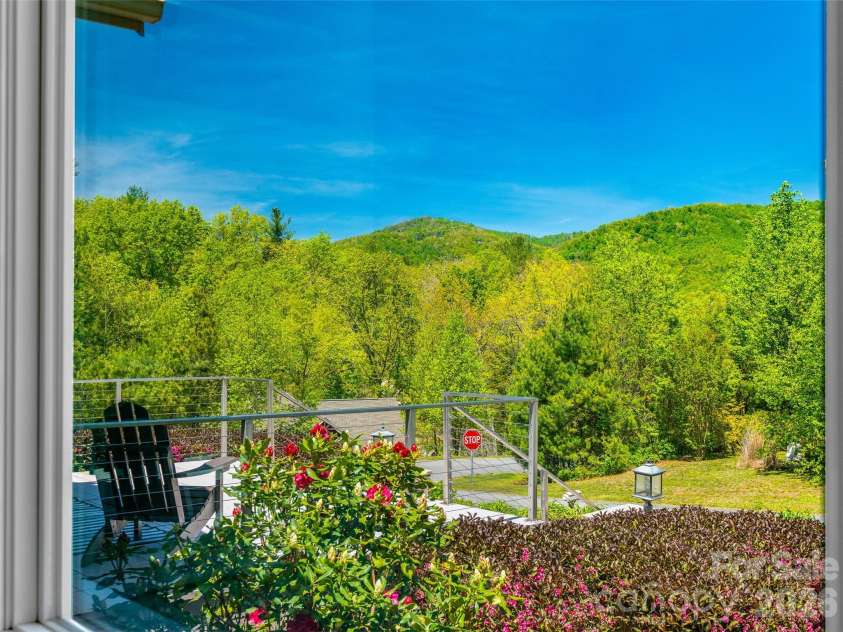 16 Chickadee Lane, Fairview, NC 28730.  MLS# CAR4375126, YatesRealty ID 18349. 