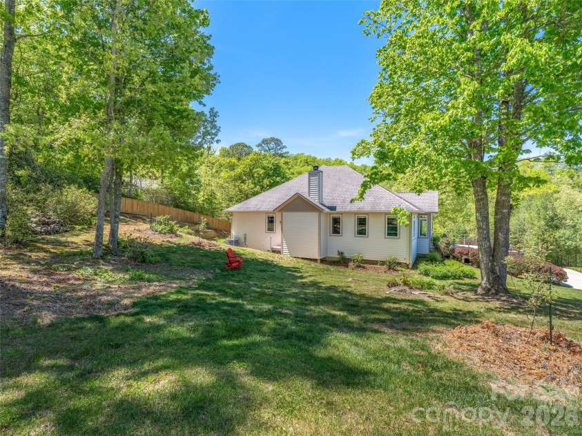 16 Chickadee Lane, Fairview, NC 28730.  MLS# CAR4375126, YatesRealty ID 18349. 