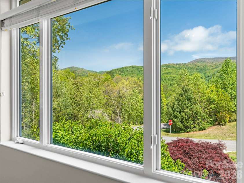 16 Chickadee Lane, Fairview, NC 28730.  MLS# CAR4375126, YatesRealty ID 18349. And views