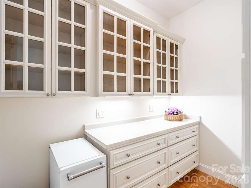 16 Chickadee Lane, Fairview, NC 28730.  MLS# CAR4375126, YatesRealty ID 18349. The butlers pantry