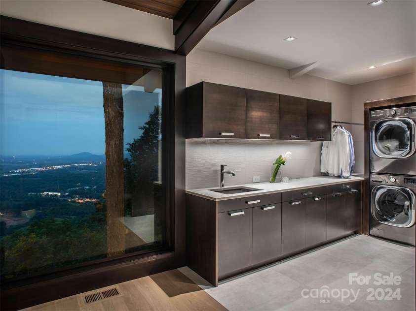 515 Cloud Top Way, Arden, NC 28704.  MLS# CAR4177240, YatesRealty ID 1835. Laundry Room