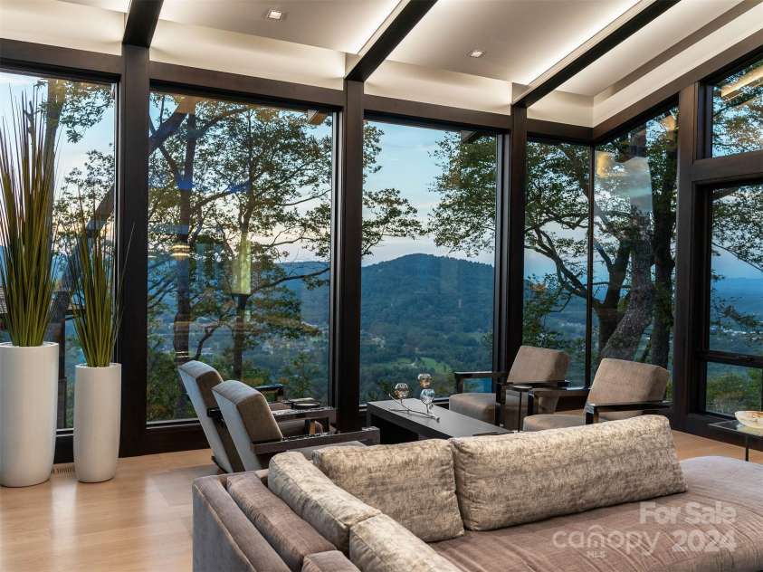 515 Cloud Top Way, Arden, NC 28704.  MLS# CAR4177240, YatesRealty ID 1835. Living Room