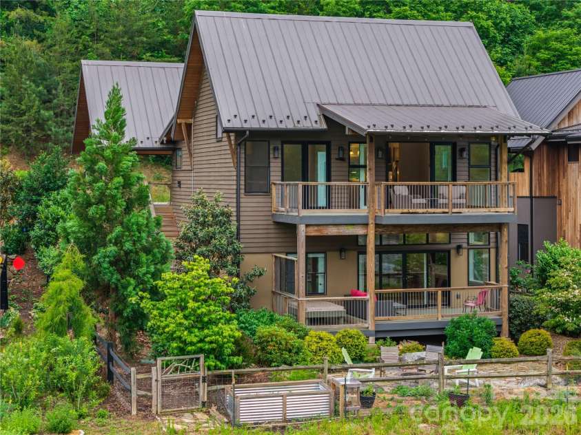40 River Run, Asheville, NC 28804.  MLS# CAR4319069, YatesRealty ID 18350. 
