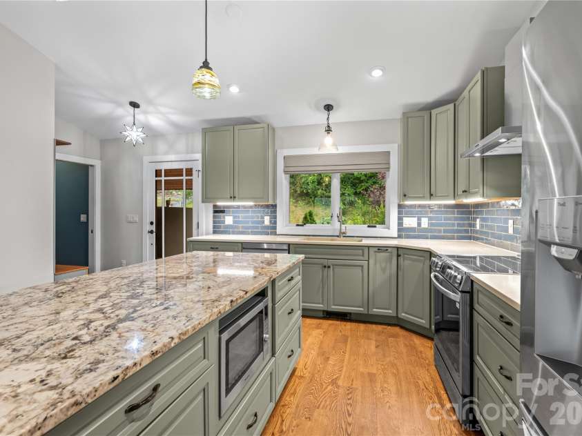 40 River Run, Asheville, NC 28804.  MLS# CAR4319069, YatesRealty ID 18350. 