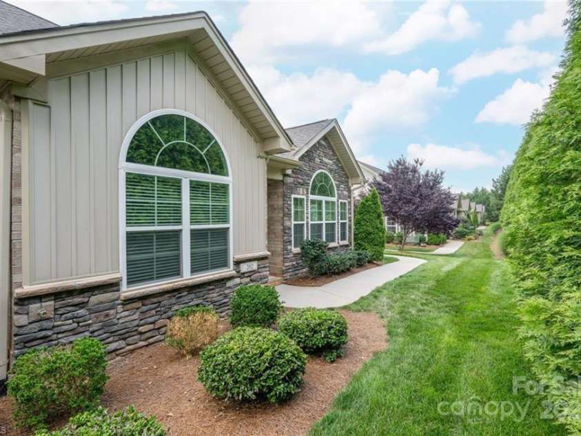 202 Watchtower Court, Winston Salem, NC 27127.  MLS# CAR4268660, YatesRealty ID 18351. 