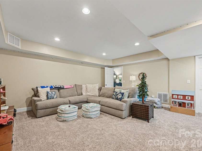 2511 Heritage Circle, Statesville, NC 28625.  MLS# CAR4328424, YatesRealty ID 18351. 