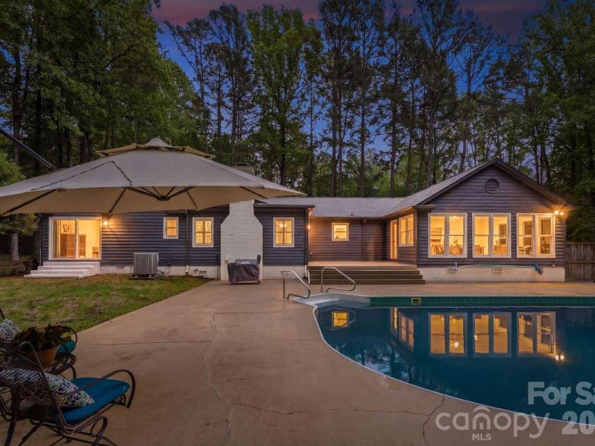 20200 Floral Lane, Cornelius, NC 28031.  MLS# CAR4374755, YatesRealty ID 18352. 