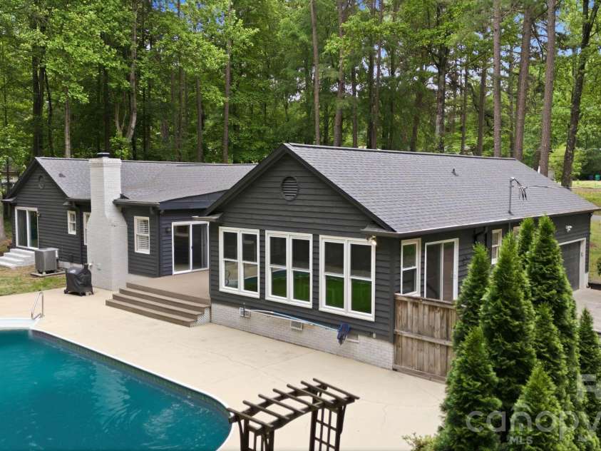 20200 Floral Lane, Cornelius, NC 28031.  MLS# CAR4374755, YatesRealty ID 18352. 