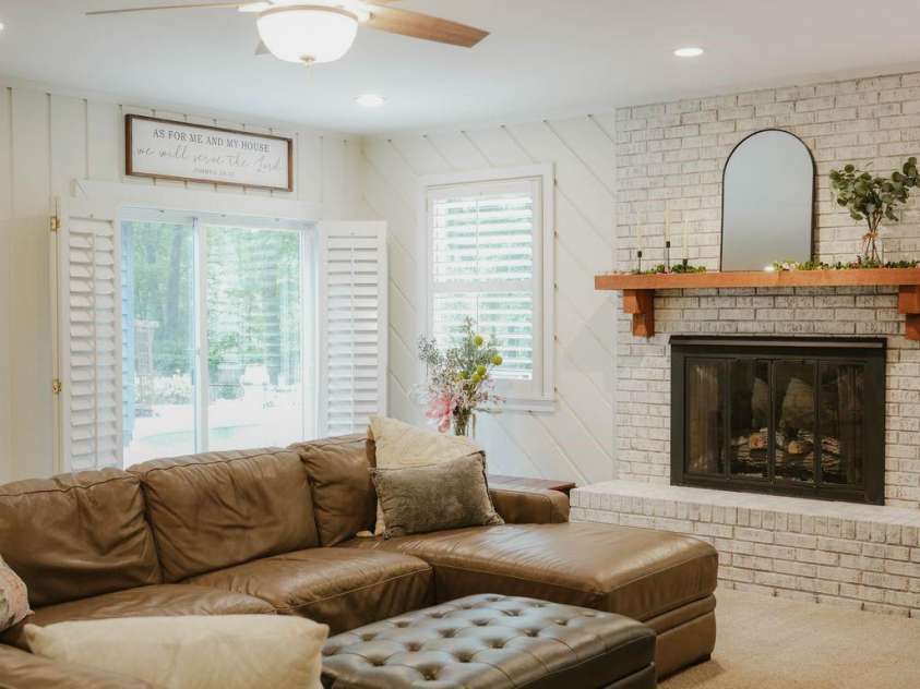 20200 Floral Lane, Cornelius, NC 28031.  MLS# CAR4374755, YatesRealty ID 18352. Family Room off the Kitchen