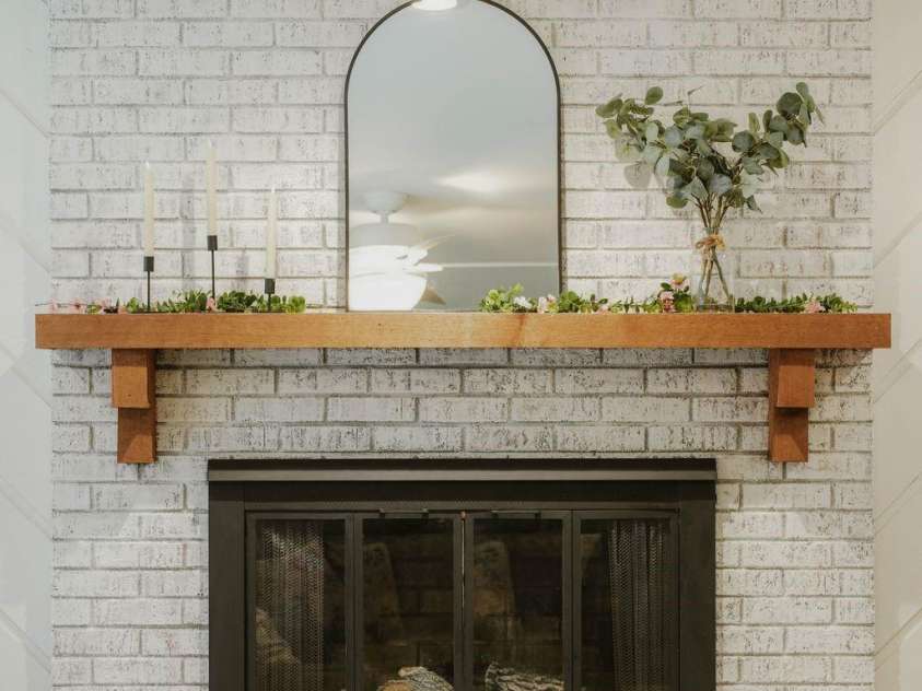 20200 Floral Lane, Cornelius, NC 28031.  MLS# CAR4374755, YatesRealty ID 18352. Gas Fireplace