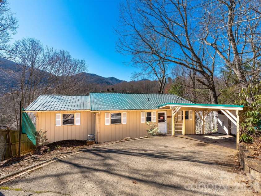 174 Pleasant Ridge, Maggie Valley, NC 28751.  MLS# CAR4349754, YatesRealty ID 18353. 