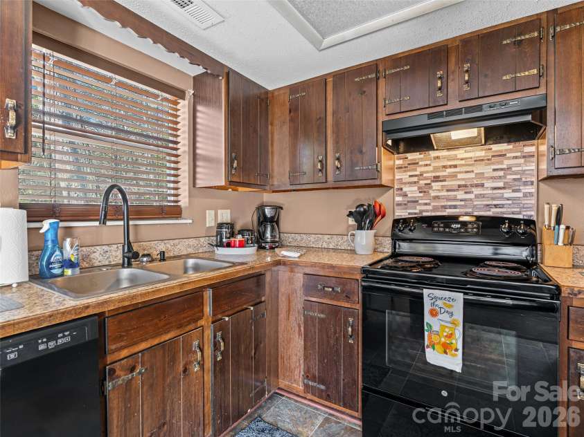 174 Pleasant Ridge, Maggie Valley, NC 28751.  MLS# CAR4349754, YatesRealty ID 18353. 
