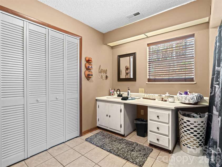 174 Pleasant Ridge, Maggie Valley, NC 28751.  MLS# CAR4349754, YatesRealty ID 18353. 