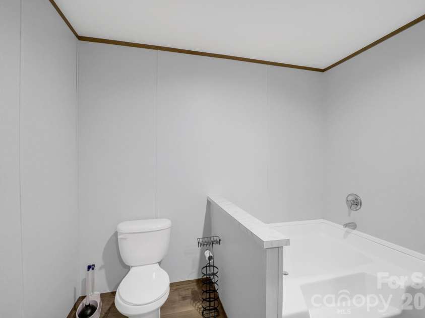30 Little Rock Road, Newland, NC 28657.  MLS# CAR4377605, YatesRealty ID 18355. Bathroom