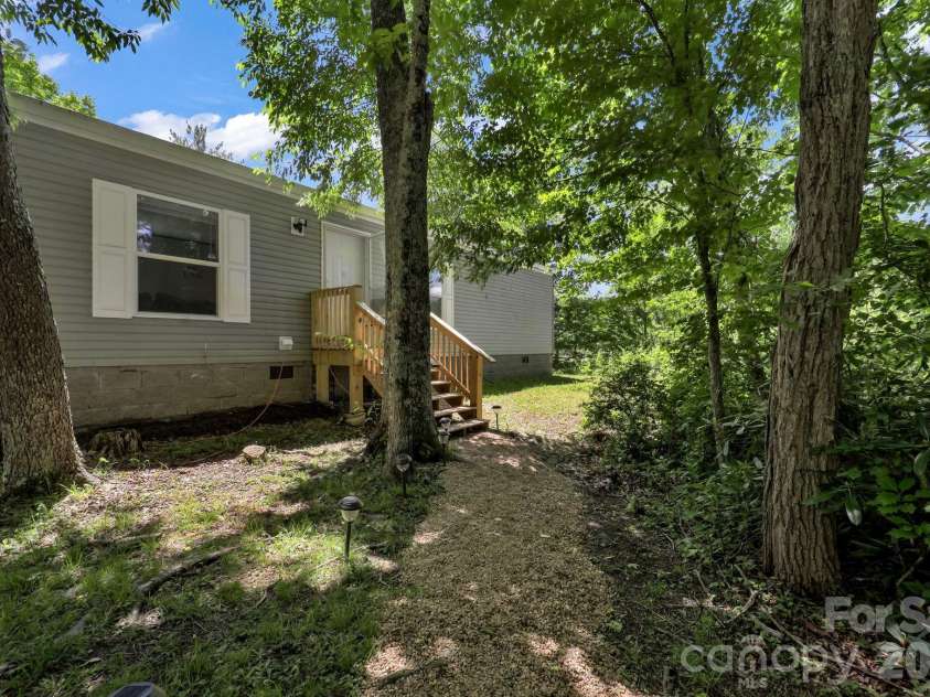 30 Little Rock Road, Newland, NC 28657.  MLS# CAR4377605, YatesRealty ID 18355. Park owned unit 100