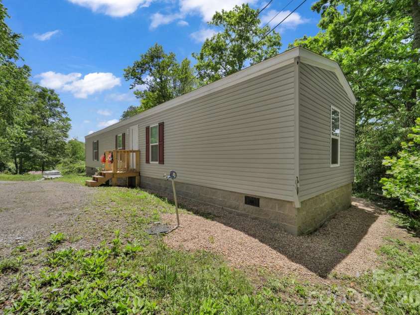 30 Little Rock Road, Newland, NC 28657.  MLS# CAR4377605, YatesRealty ID 18355. Park owned unit - 81
