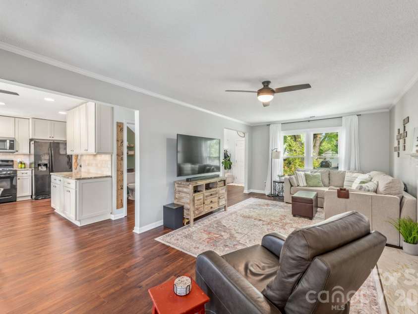 14442 Planters Knob Lane, Charlotte, NC 28273.  MLS# CAR4375802, YatesRealty ID 18357. 