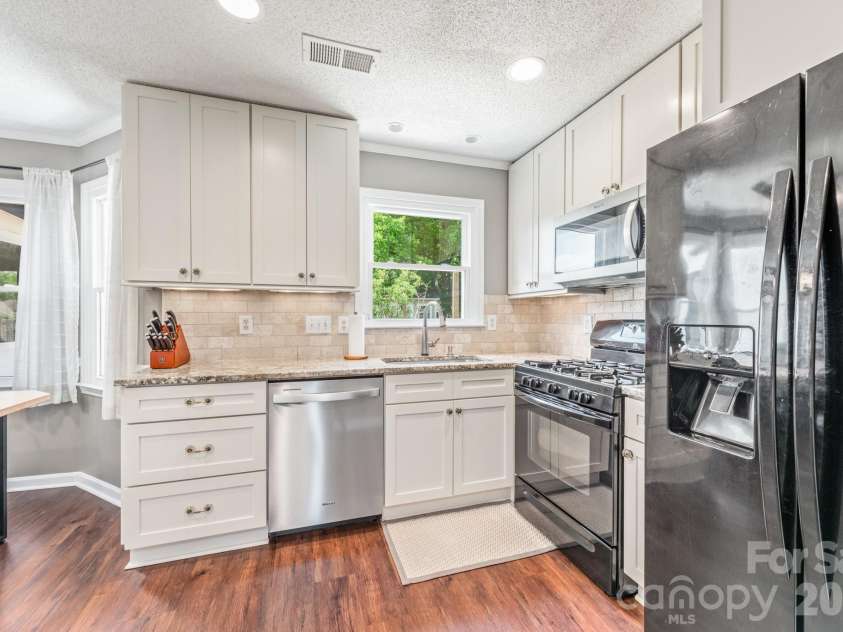 14442 Planters Knob Lane, Charlotte, NC 28273.  MLS# CAR4375802, YatesRealty ID 18357. 