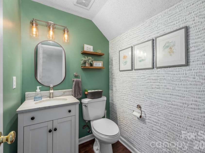 14442 Planters Knob Lane, Charlotte, NC 28273.  MLS# CAR4375802, YatesRealty ID 18357. 