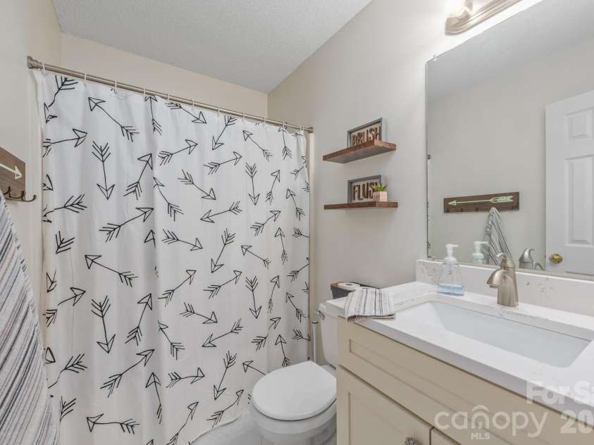 14442 Planters Knob Lane, Charlotte, NC 28273.  MLS# CAR4375802, YatesRealty ID 18357. 