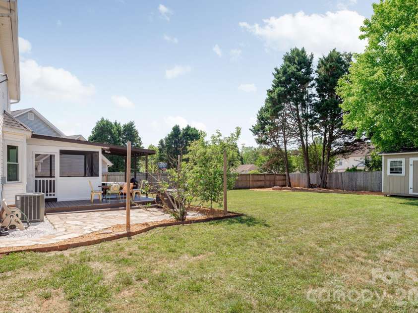 14442 Planters Knob Lane, Charlotte, NC 28273.  MLS# CAR4375802, YatesRealty ID 18357. 