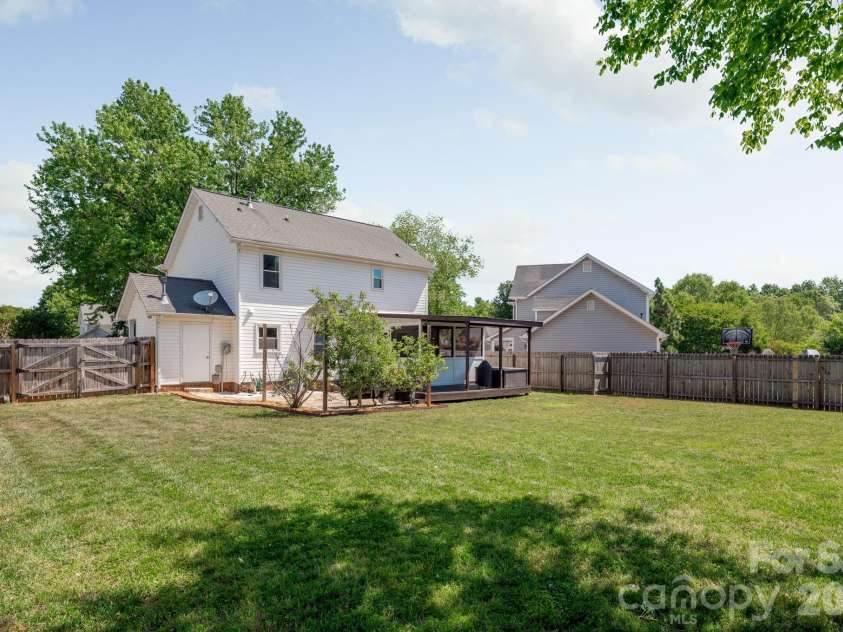 14442 Planters Knob Lane, Charlotte, NC 28273.  MLS# CAR4375802, YatesRealty ID 18357. 