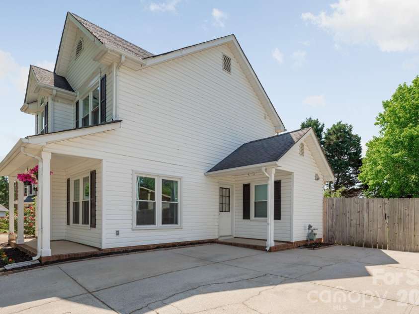 14442 Planters Knob Lane, Charlotte, NC 28273.  MLS# CAR4375802, YatesRealty ID 18357. 