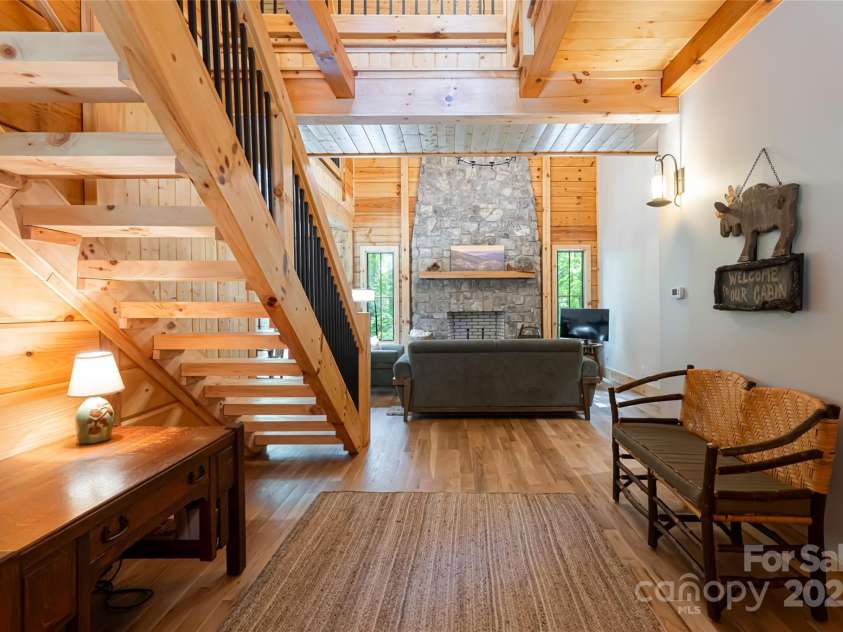 103 Blue Sky Lane, Hendersonville, NC 28792.  MLS# CAR4268920, YatesRealty ID 18359. Entryway